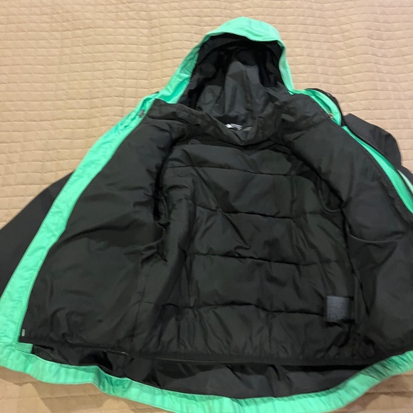 The North Face Boys Ski Winter Jacket (size 7/8) - Picture 3 of 7